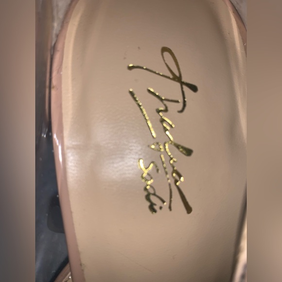 THALIA SODI Panel Pointed Toe Stiletto Slip On Pumps Color: Beige Size: 9M - Picture 7 of 9